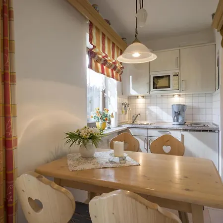 3 Sterne Alpenblick: Komfortable Mit Sauna Und Spielzimmer Apartment